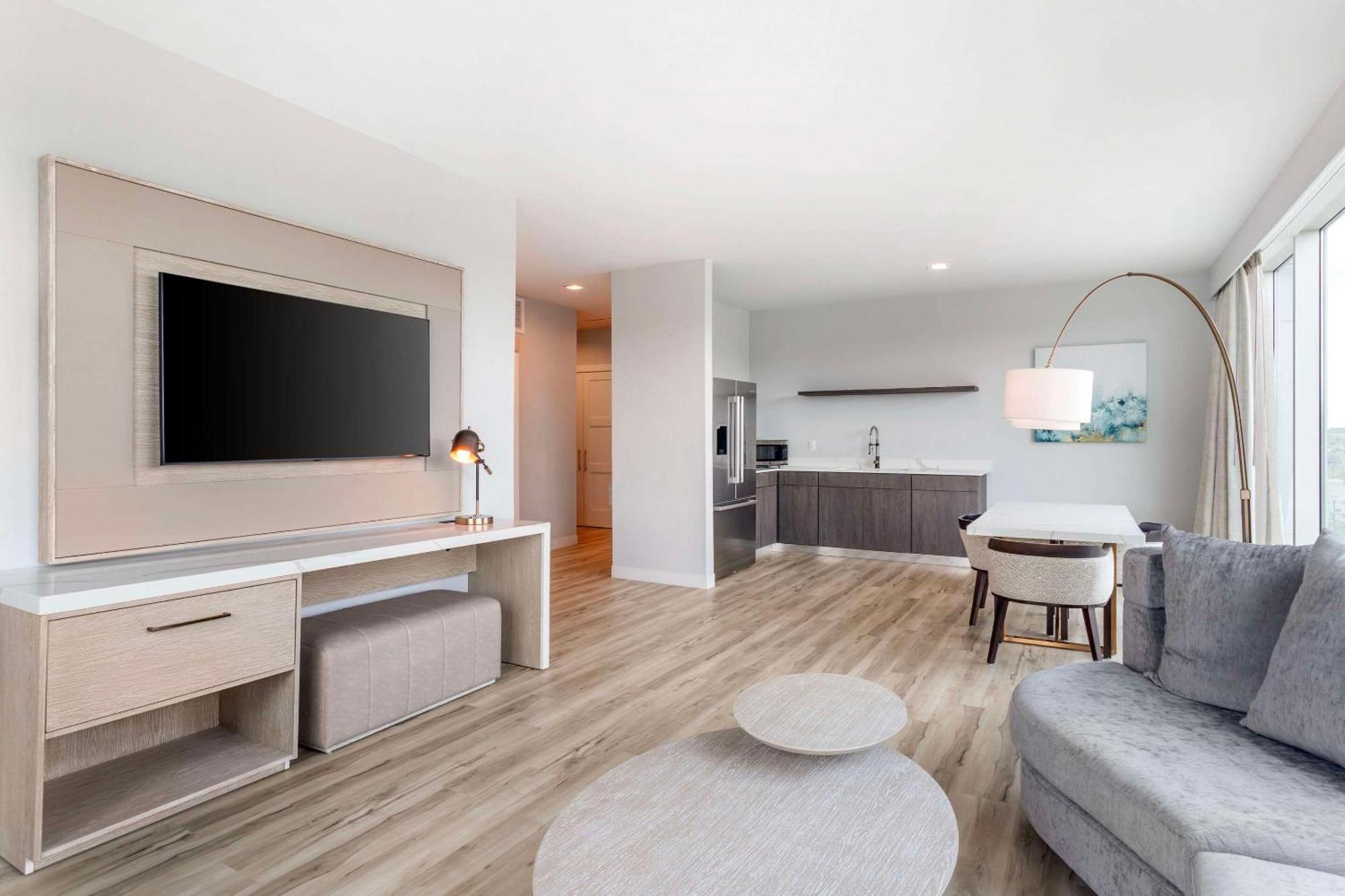 Cambria Hotel Waco University Riverfront Экстерьер фото