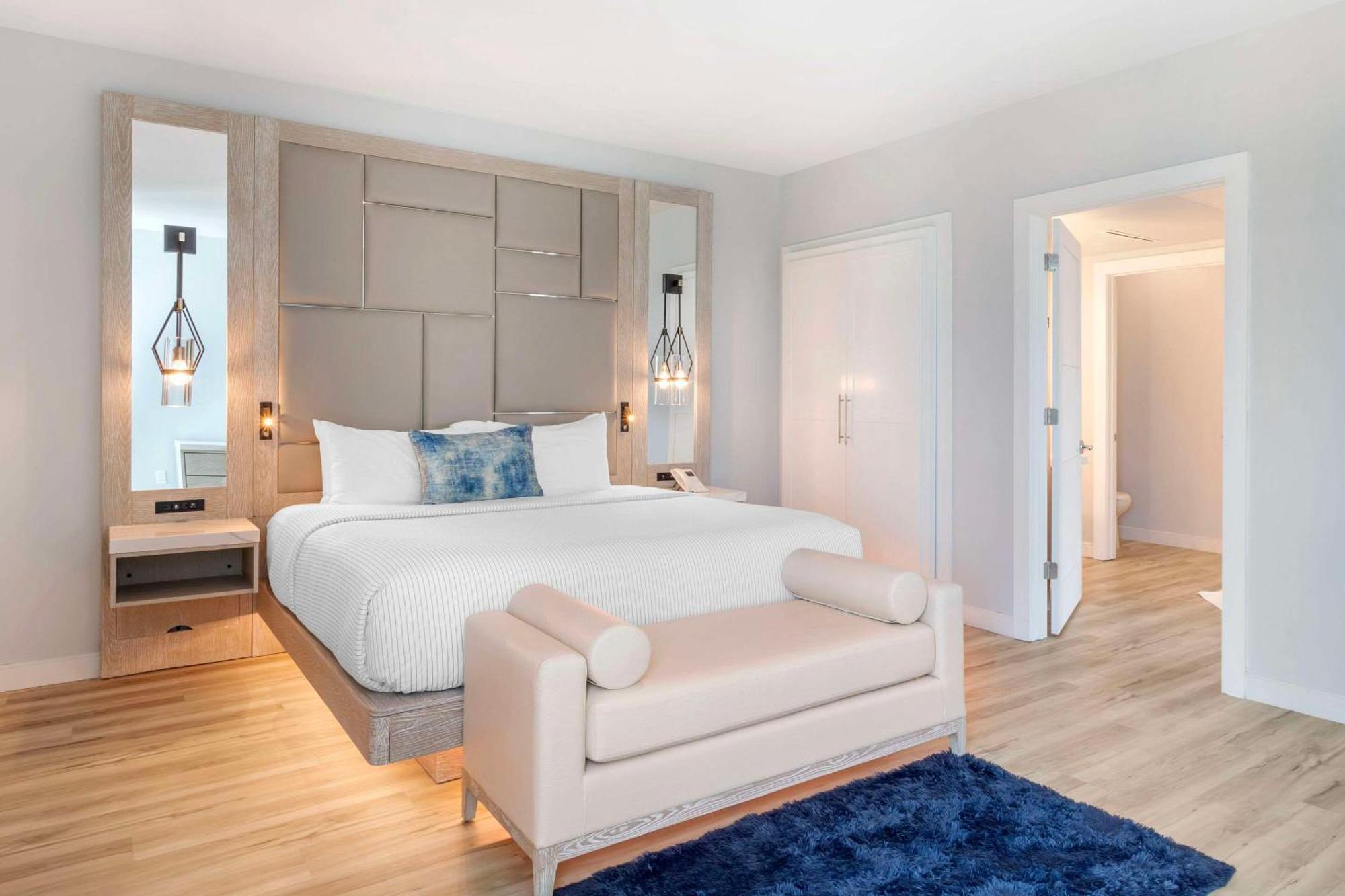 Cambria Hotel Waco University Riverfront Экстерьер фото