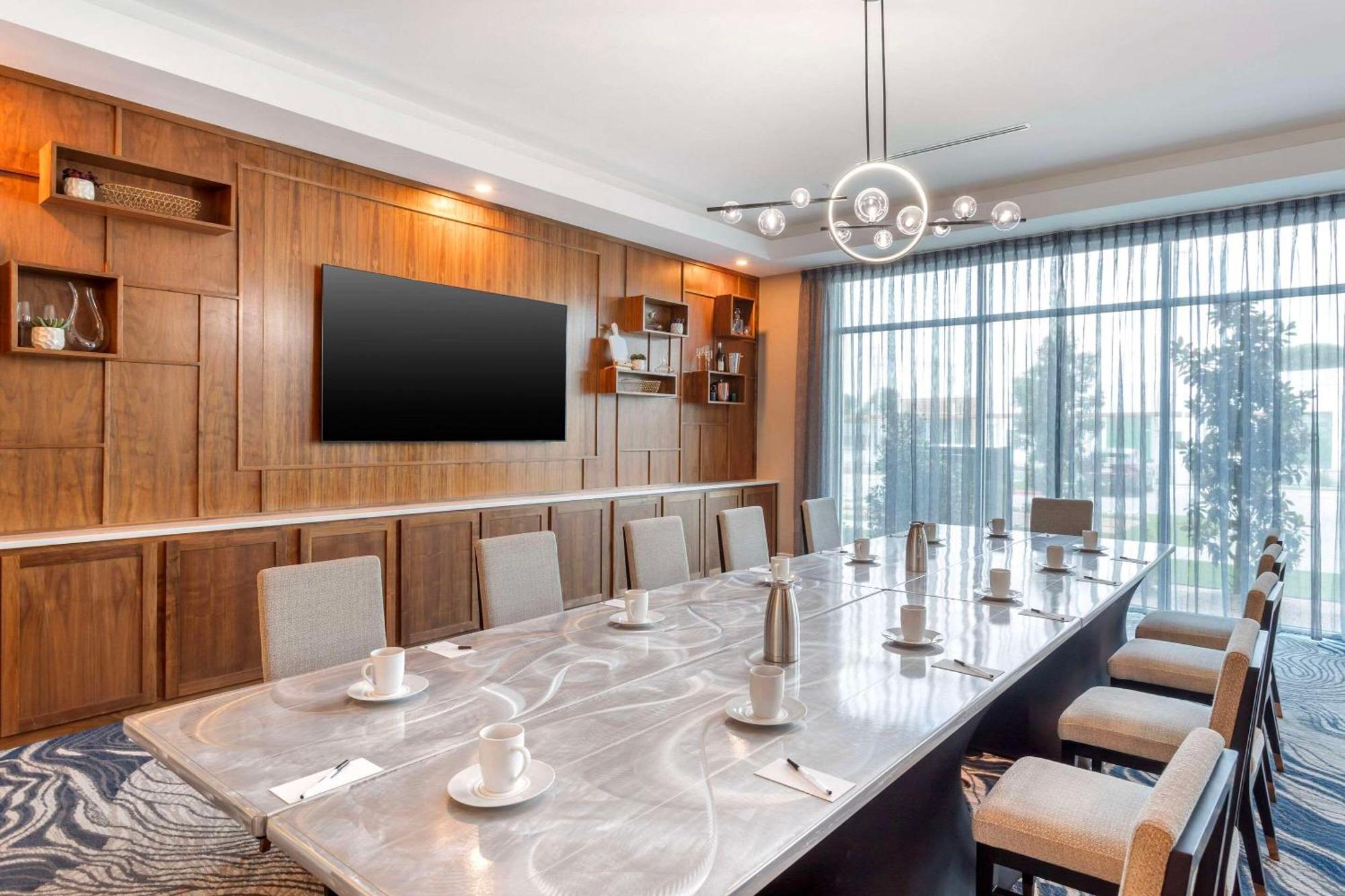 Cambria Hotel Waco University Riverfront Экстерьер фото