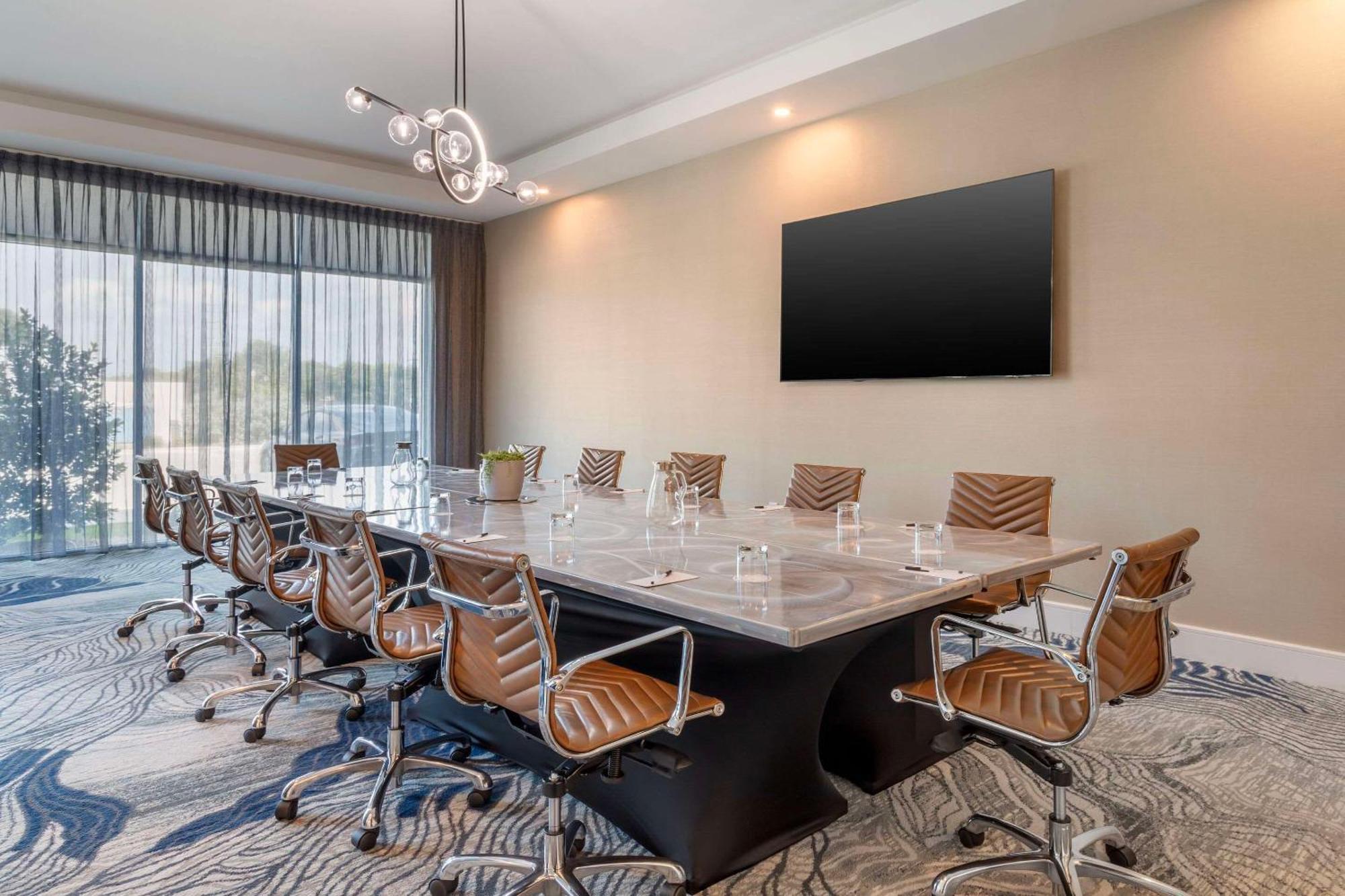 Cambria Hotel Waco University Riverfront Экстерьер фото
