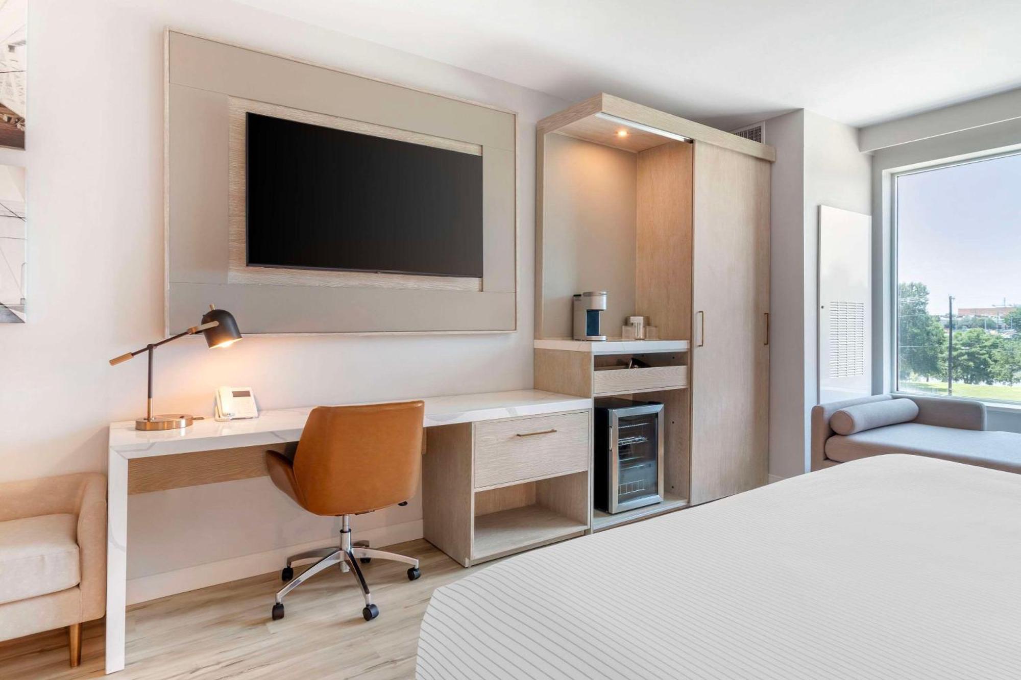 Cambria Hotel Waco University Riverfront Экстерьер фото