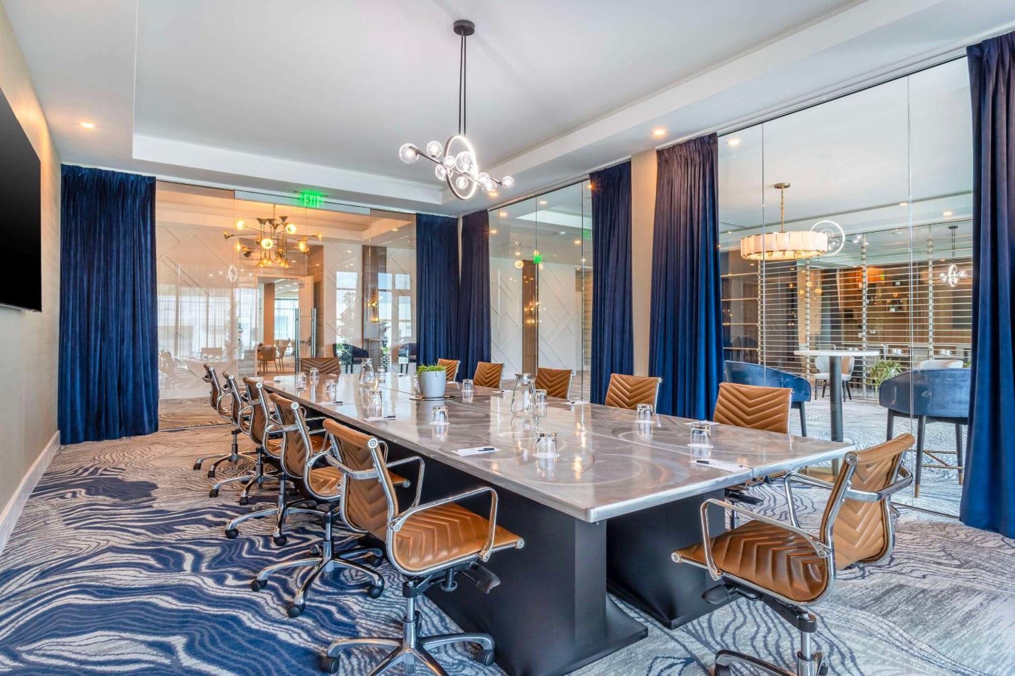 Cambria Hotel Waco University Riverfront Экстерьер фото