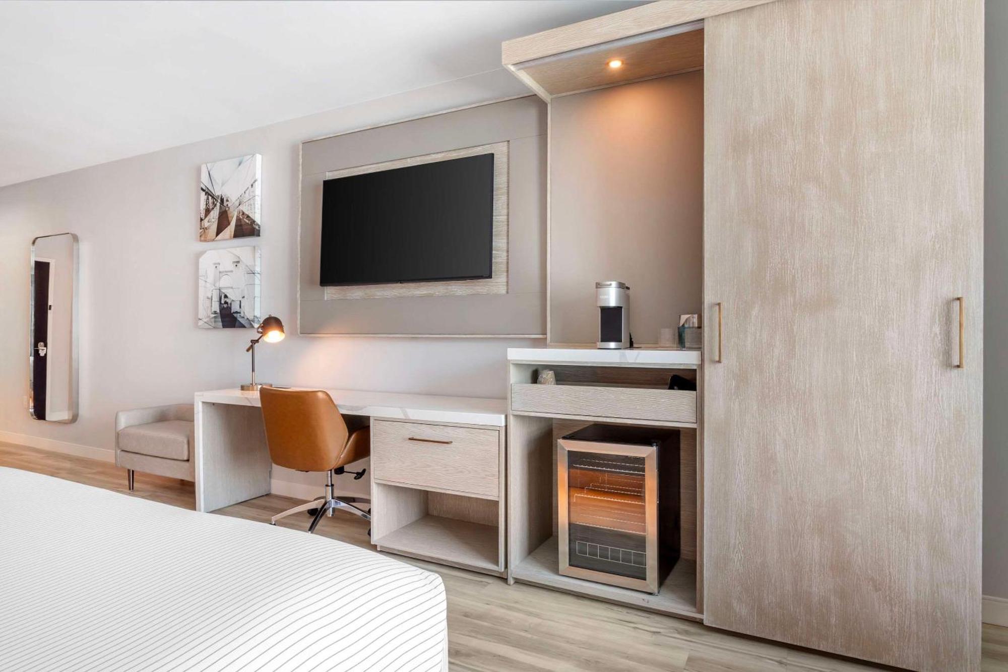 Cambria Hotel Waco University Riverfront Экстерьер фото