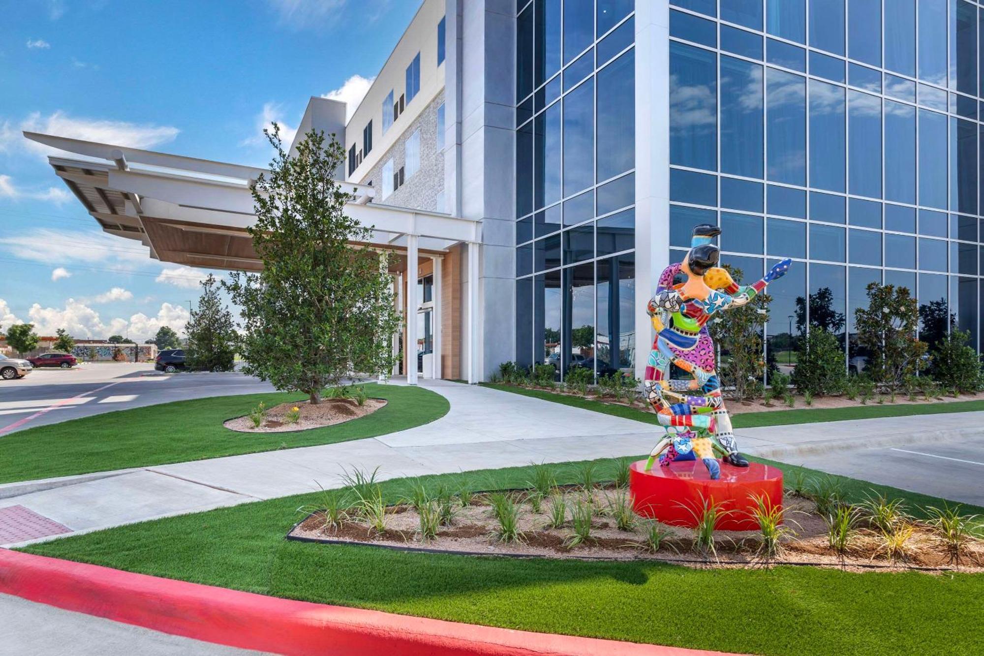 Cambria Hotel Waco University Riverfront Экстерьер фото