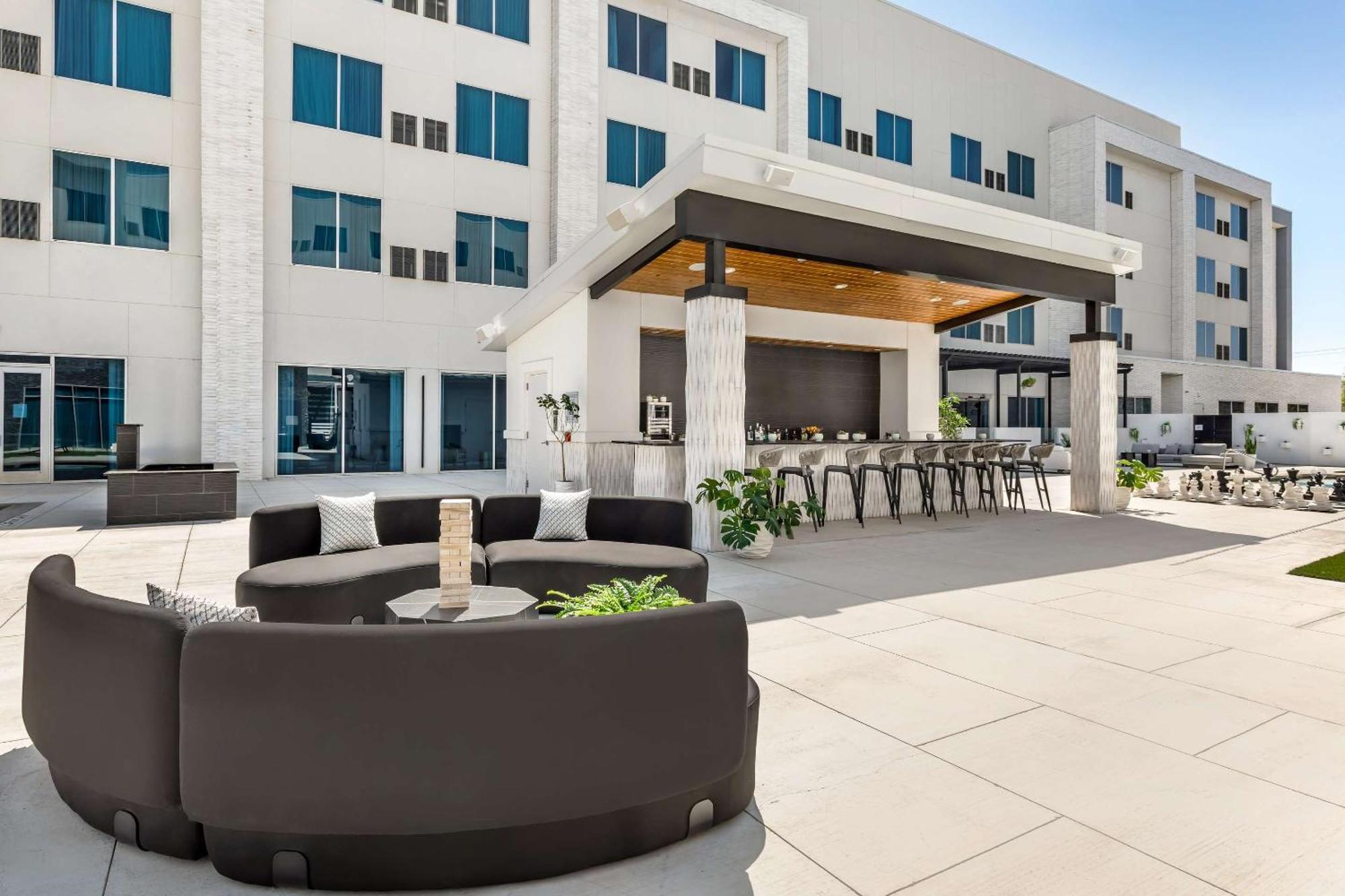 Cambria Hotel Waco University Riverfront Экстерьер фото