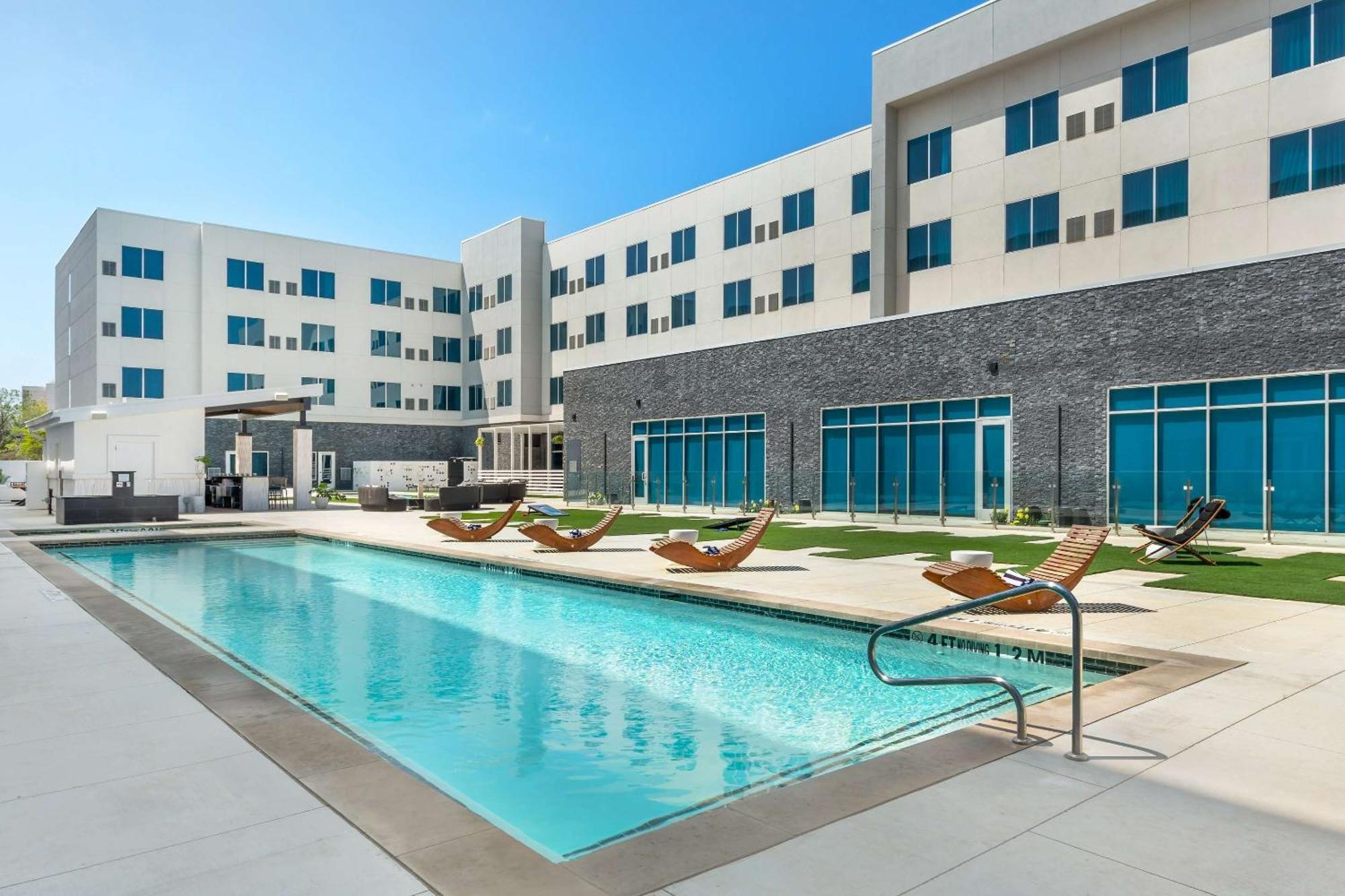 Cambria Hotel Waco University Riverfront Экстерьер фото