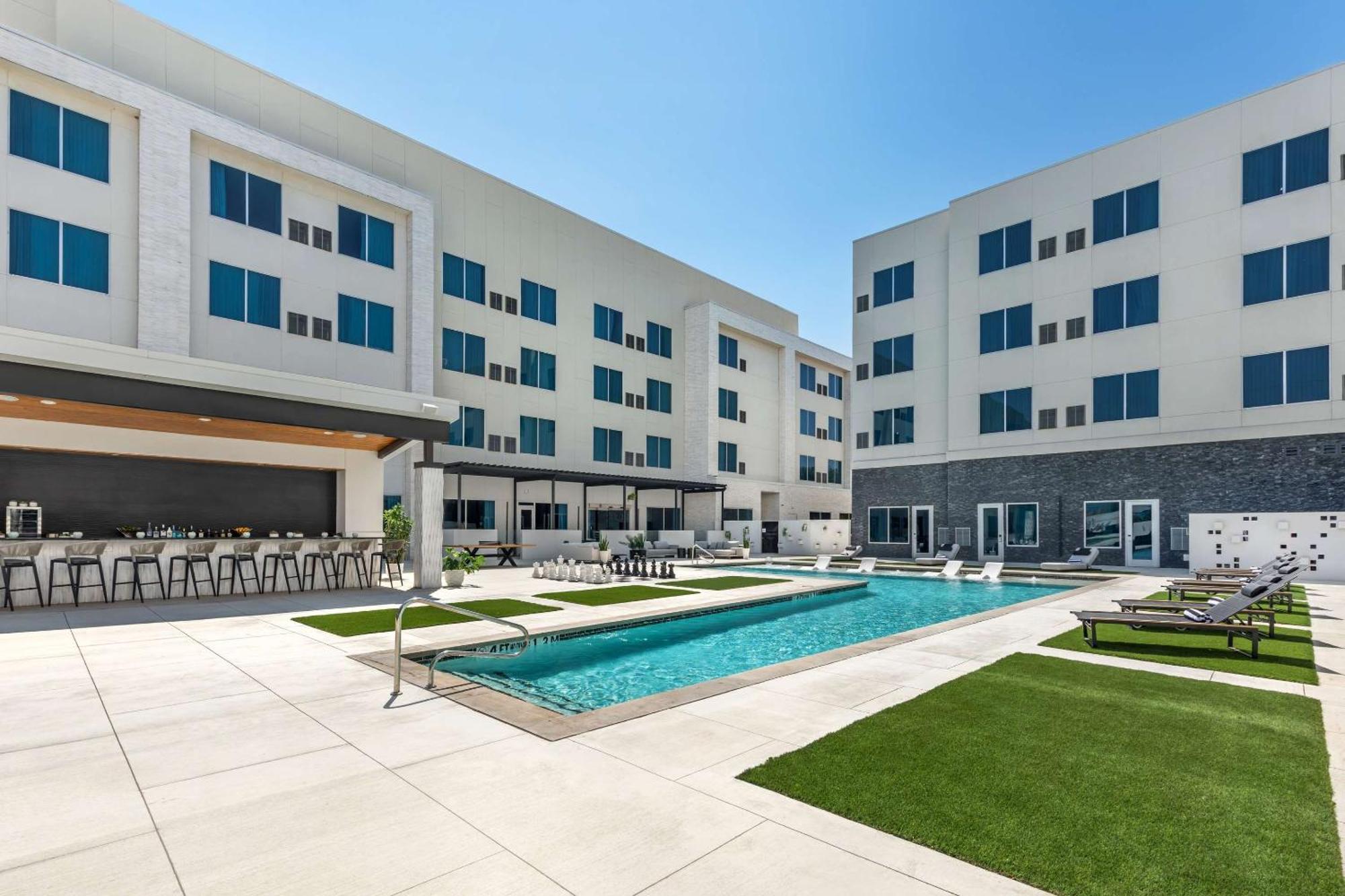 Cambria Hotel Waco University Riverfront Экстерьер фото